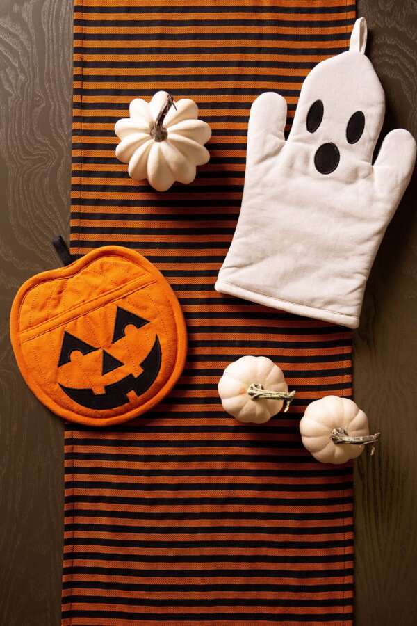 ชุดอุปกรณ์ฮาโลวีน - ถุงมือและแผ่นรองจานรูปฟักทอง