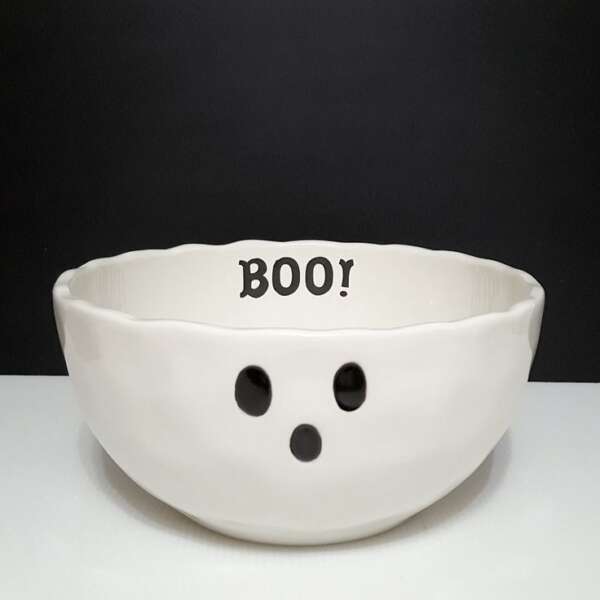 ชามผีน้อย - ชามเซรามิกทรงกลมสีขาว พิมพ์หน้าผี "BOO!"