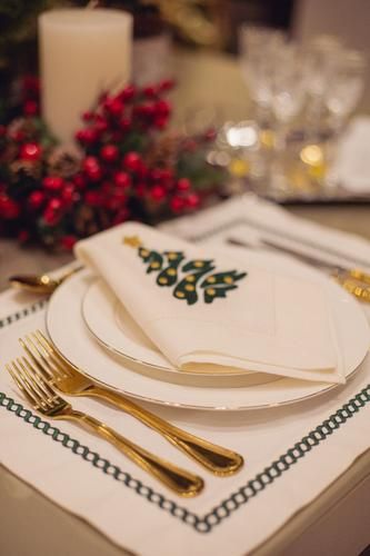 ผ้ารองจานใบไม้ - ผ้ารองจานสีขาวลายใบไม้ทอง